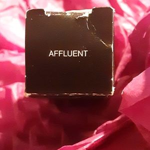 Younique  Moodstruck Opulence Affluent Lipstick